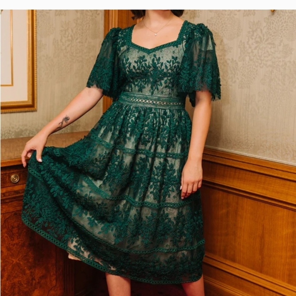 Ivy City Venice Elegant Green Lace Dress
